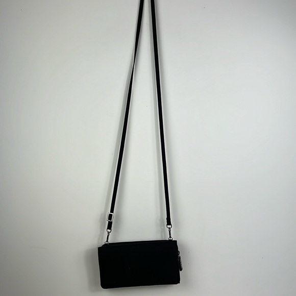 Very Bradley Crossbody Wallet Wristlet Black Floral Lining. Removeable Strap - Picture 2 of 9